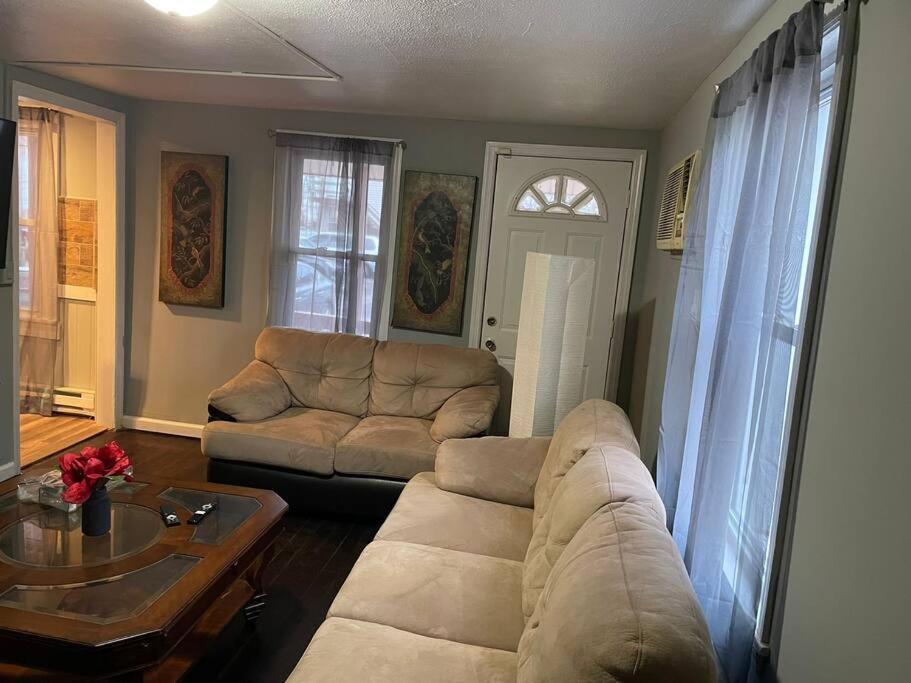 Comfortable Home Away From Home East Hartford Bagian luar foto