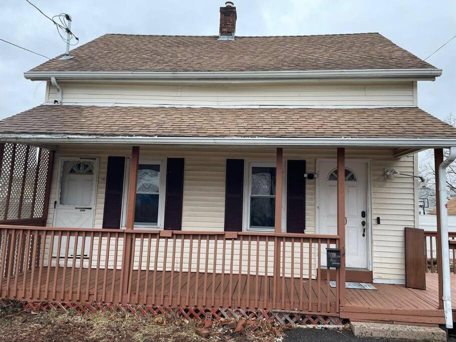 Comfortable Home Away From Home East Hartford Bagian luar foto