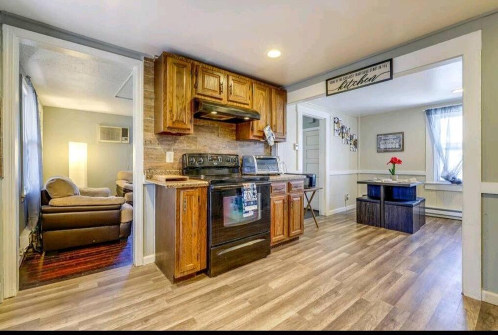 Comfortable Home Away From Home East Hartford Bagian luar foto