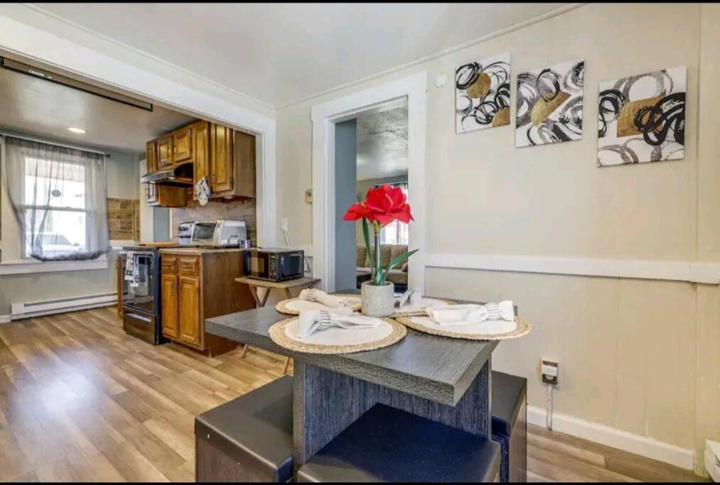 Comfortable Home Away From Home East Hartford Bagian luar foto