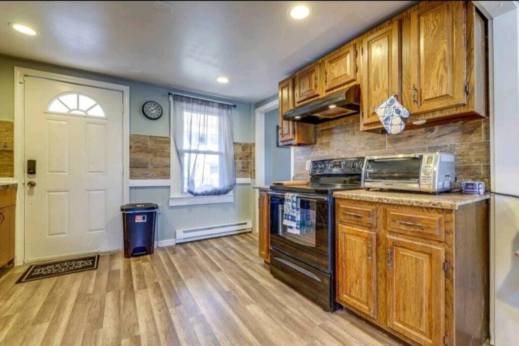 Comfortable Home Away From Home East Hartford Bagian luar foto
